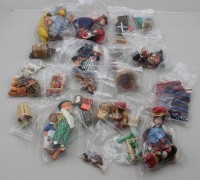Auktion 369 / Los 12020 <br>Konvolut Puppenstubenzubeh&ouml;r und &auml;hnliches, teilw. bespielt