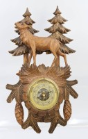 Auktion 369<br>Wandbarometer in Holz, Schwarzwald,  ca. H-40,5cm B-22cm