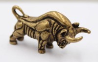 Auktion 369 / Los 15159 <br>Messingfigur, Stier, ca. H-2,5cm L-5cm