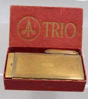 Auktion 369<br>Trio. Zigarettenetui mit Feuerzeug, 50 Jahre, orig. Karton,. Gebrauchsspuren, ca. 7,5 x 13,5cm