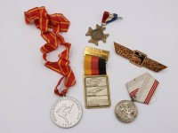 Auktion 369<br>Konvolut Abzeichen, DDR/BRD