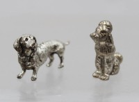 Auktion 369<br>2 kl. Hundefiguren, silberfarben, ca. H-3,5cm