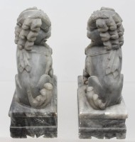 Auktion 369 / Los 15557 <br>Paar Fu-Hunde aus Speckstein, kl. Abplatzer, H-18 cm