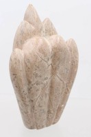 Auktion 369 / Los 15191 <br>signierte Steinskulptur, signiert "??? Garry 215", Spitze betossen, ca. H-21,5cm