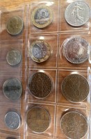Auktion 374<br>Blatt mit 18 M&uuml;nzen, Frankreich, hpts. 80-er Jahre