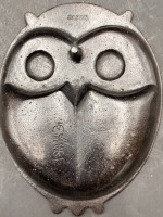 Auktion 369 / Los 15561 <br>eiserne Anbietschale in Eulenform, Japan, 20x15 cm,