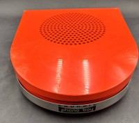 Auktion 369<br>Vintage tragbarer Plattenspieler "Grundig Phono Boy", 60-er Jahre, optisch sehr gut erhalten, Funktion nicht gepr&uuml;ft, 22x20 cm