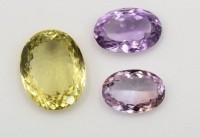 Auktion 369 / Los 1254 <br>2x Amethyste und 1x Lemon-Citrin, zus. ca. 110ct