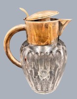 Auktion 369<br>gr. Kristall-Saftkrug mit versilberter Montur, Eisbeh&auml;lter anbei