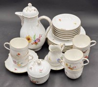 Auktion 369<br>Kaffeeservice "KPM" Berlin, Reliefdekor Neuozier, farbige Bemalung, Goldstaffage, Blumen-und Insektendekor, Zepter und Reichsapfelmarke, Kaffeekern mit 6 Tassen, 6 U.T., 5 Kuchenteller, 2 Sch&auml;lchen