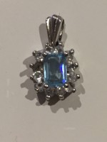 Eleganter Entourage Anh&auml;nger &ndash; 800 Silber &ndash; Blauer Stein