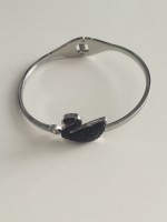 Swarovski Iconic Swan Armreif &ndash; Schwan Schwarz &ndash; Silberfarben / Rhodium