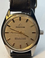 Auktion 370<br>mechan. chines.  HAU "Xiangshan", 17 Rubis, Werk l&auml;uft, 70/80-er Jahre, gut erhalten, Lederband