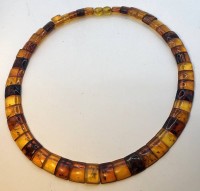 Auktion 370<br>multicolor Bernstein-Halskette, verlaufend, L-ca. 50 cm, ca. 28 gr