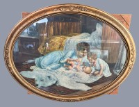 Auktion 370<br>sogen. Kammerbild, Mutter mit Kindern, Chromlithografie, gut oval gerahmt/Glas, RG ca. 73x90 cm
