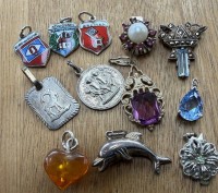 Auktion 370 / Los 1037 <br>12x kl. Anh&auml;nger, alles Silber