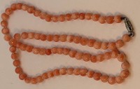 Auktion 370<br>Halskette, r&ouml;tliche Korallen-Perlen, L-ca. 52 cm