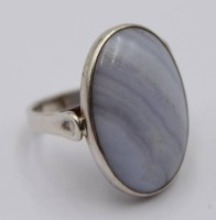 Auktion 370<br>Ring, 925er Silber mit Chalcedon, zus. 8,5gr., RG 56