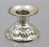 Auktion 370<br>kl. 835er Silber-Leuchter, gef&uuml;llter Stand, Gebrauchsspuren, gesamt 49,3gr., 3,5cm