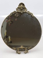 Auktion 370<br>Wandspiegel in antikem Stil, Messing, ca. 37 x 29,5cm