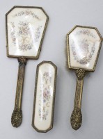 Auktion 370<br>3tlg. Frisierset, 50/60er Jahre, Petit-Point-Eins&auml;tze, ca. L-32cm, Gebrauchsspuren