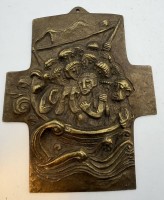 Auktion 370<br>Bronze Kreuz, verso Bibelspruch MT-8-23 "Jesus stieg in das Boot und seine J&uuml;nger folgten ihm...." 9x10 cm