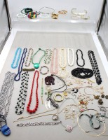 Auktion 370<br>gr. Konvolut div. Modeschmuck