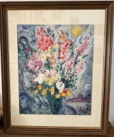 Auktion 370 / Los 5026 <br>MARC CHAGALL. NACH. Blumenbouquet und Traum-Figuren, Farblithographie, im Stein signiert., gut gerahmt/Glas, RG 100x80 cm, Sperrgut-Versand