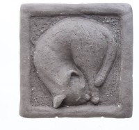 Auktion 370 / Los 9014 <br>Wandkeramik, Katze, monogrammiert Ch.J., ca. 18,5 x 18,5cm