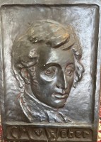 Auktion 372<br>F.H.L. Hartmann, 1907, gr. . Relief-Portrai t"C.M. von Weber"" Keramik/Stuck, kl. Farbabplatzer, 54x37 cm