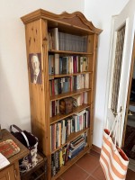 Auktion 370 / Los 3005 <br>komplette Bibliothek eines Pastors, ca. 40-50  Karton, fast ausschliesslich Sach- und Fachb&uuml;cher, viel kirchliches, aber auch Kunst, Natur wie Pilzbuch z.B. etc., viele Reiseb&uuml;cher-Bildb&auml;nde, alte Gebetsb&uuml;cher und Bibeln, nicht sortiert oder &uuml;berpr&uuml;ft, nicht alles abgebildet.