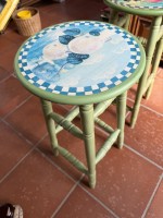 Auktion 370 / Los 14018 <br>Holz Blumenhocker, gr&uuml;n, gedrechselt, H-60 cm