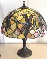 Auktion 370<br>grosse Tischlampe im Tiffany-Stil, massiver Bronzestand, H-50 cm, D-45 cm