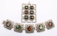 Auktion 370<br>gr. Anh&auml;nger und Armband, 60/70er Jahre, emailliert, Anh. L-8,5cm, Armband L-19,5cm