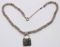 Auktion 370<br>Halskette mit Anh&auml;nger, Labradorit, 925er Silbermonturen, ca. L-44cm Anh. L-2,7cm