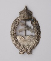 Auktion 370<br>Flugzeugf&uuml;hrerabzeichen, 1. WK, Hohlpr&auml;gung, Buntmetall