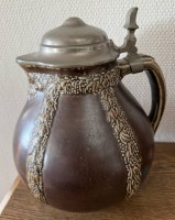 Auktion 370<br>gr. bauchiger Westerw&auml;lder Weinkrug mit Zinndeckel, R. Merkelbach, Grenzhausen, um 1910, Modellnummer 2205, H-28 cm, D-ca. 25 cm, sammelw&uuml;rdige Erhaltung