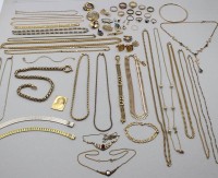 Auktion 370<br>Konvolut div. Modeschmuck, zus. 640gr., teilw. getragene Erhaltungen