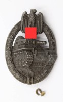 Auktion 370 / Los 7023 <br>Panzerkampfabzeichen, verso Hersteller, Nadelsystem defekt, aus der Zeit ?