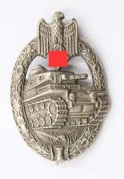 Auktion 370 / Los 7028 <br>Panzerkampfabzeichen in Silber, verso Hersteller, wohl Replik