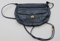 Auktion 370<br>kl. Damenhandtasche, Aigner, blaues Leder, ca. 15 x 22cm