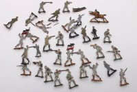 Auktion 370<br>kl. Konvolut &auml;lterer Zinn-Soldaten, wohl 1. WK, ca. H-5cm