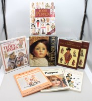 Auktion 374<br>8x div. Literatur &uuml;ber Puppen und Teddyb&auml;ren