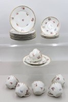 Auktion 370 / Los 8055 <br>19 Serviceteile, &auml;lter, Blumen und Golddekor, 6x Tassen, 5x U.T., 8x Kuchenteller, Tassen H-6,3cm