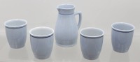 Auktion 370<br>4 Becher und ein Krug, Lilien Porzellan, ca. H-12cm und H-7,6cm