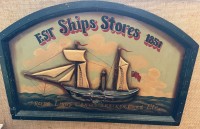 Auktion 370<br>Holz-Relief-Werbeschild "Ship Stores" 40x60 cm
