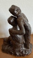 Auktion 370 / Los 15065 <br>Terrakotta Figur, junges Paar, braun, H-25 cm, B-20 cm