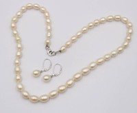 Auktion 370 / Los 1219 <br>SW-Perlenset, Kette und Ohrh&auml;nger, 925er Silbermonturen, ca. Kette L-42cm, Ohrh&auml;nger L-2,5cm