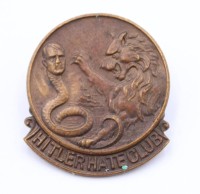 Auktion 370<br>Anti-Hitler-Anstecker, "Hitler Hate Club"