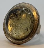 Auktion 370<br>gr. runder Zinnring, nur "Denmark" gestempelt,klarer Stein, D-2,2 cm, 21,6 gr., Handarbeit, D-3 cm, 24,8 gr., Handarbeit